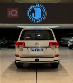 تۆیۆتا لاند کروزەر